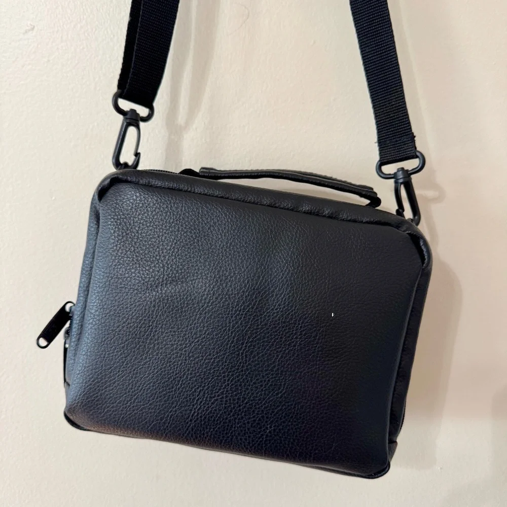 Black Case Logic Camera Bag Faux leather padded bag